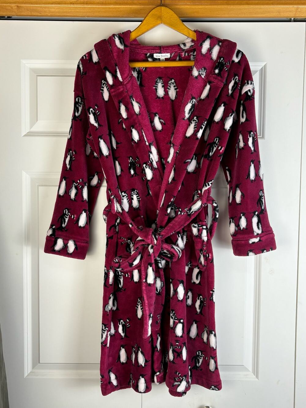 VERA BRADLEY Fleece Robe Sz S/M Playful Penguin Cabernet Maroon 21640-Q38S-M